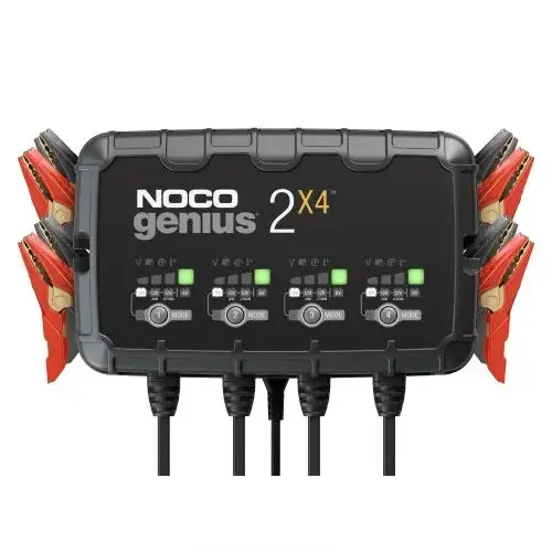 En svart batteriladdare för MC från Noco