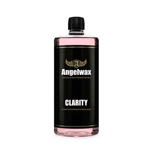 En flaska med rosa spolarvätska från Angelwax