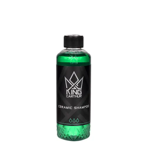 En flaska grönt bilschampo som fungerar som keramiskt lackskydd